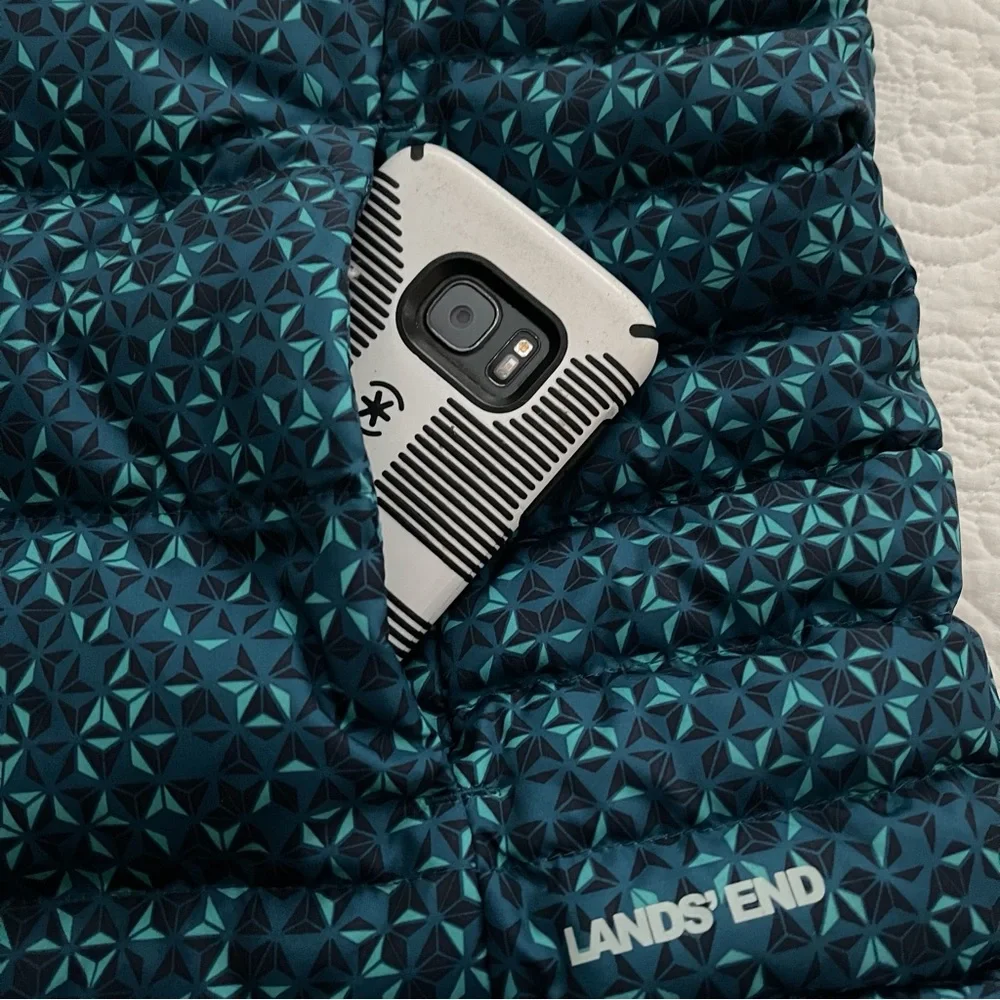Lands End Women’s Down Filled Puffer Vest Sz MP (10-12) - Picture 6 of 13